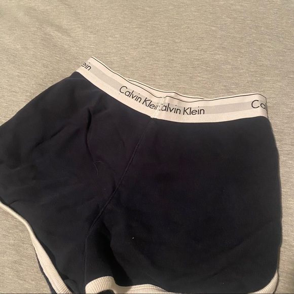 Calvin Klein comfy shorts - Picture 3 of 4